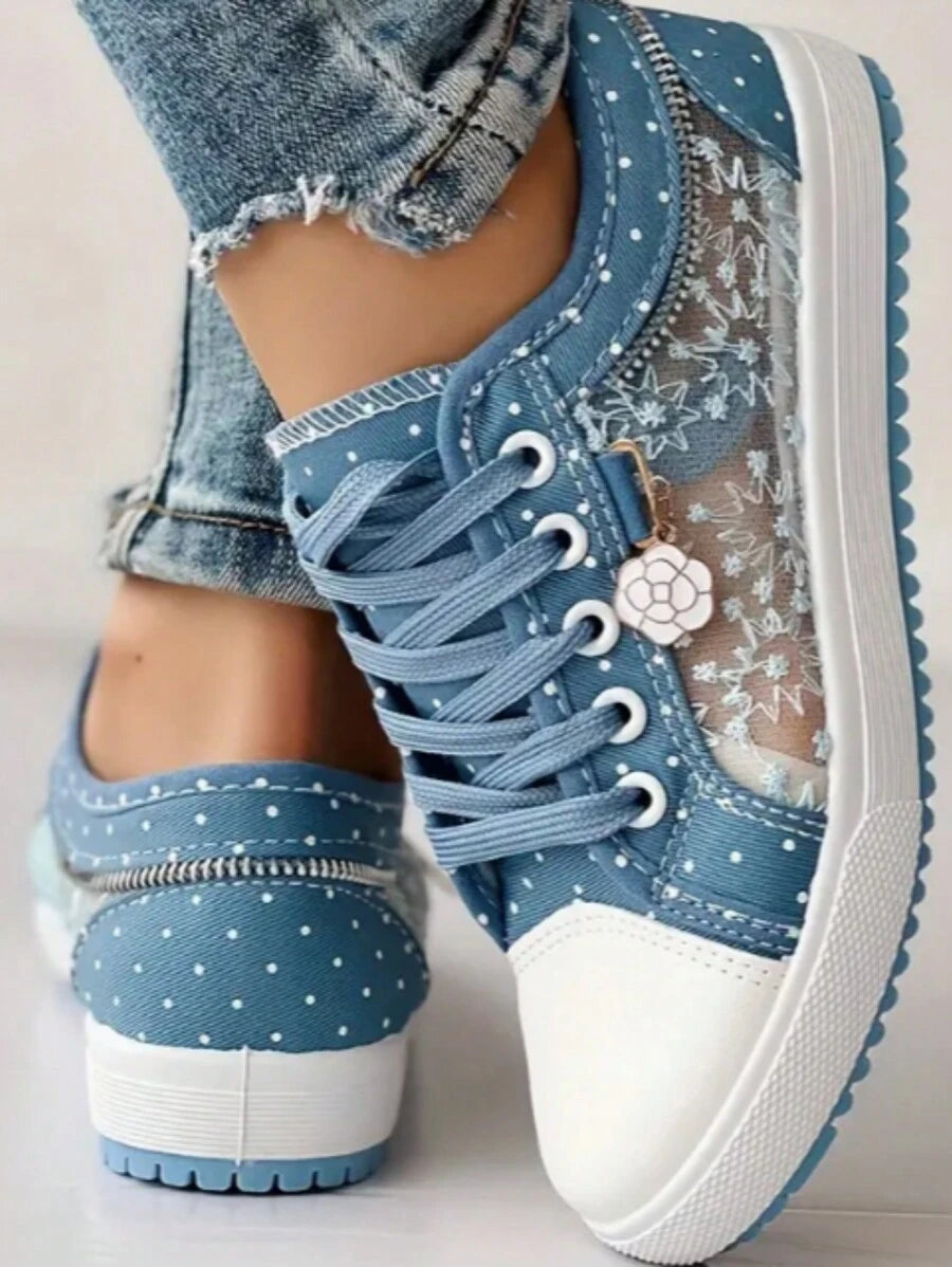 أحذية رياضية نسائية